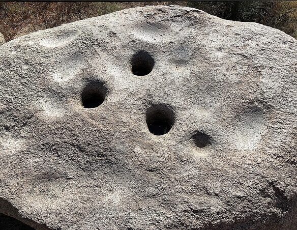 رمزگشایی نشانه چند جوغن گرد بر روی سنگ در گنج و دفینه یابی